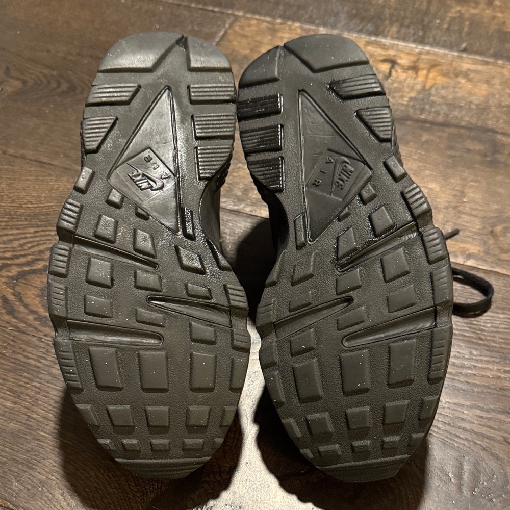 Nike Air Huarache Sneakers - Picture 9 of 17